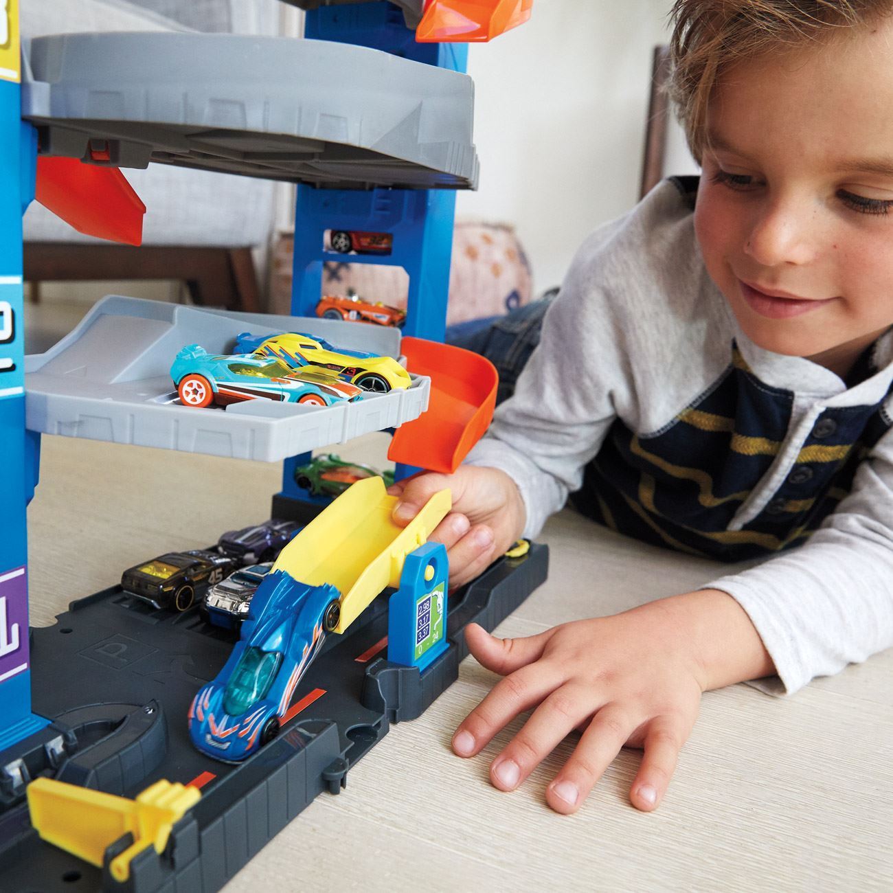 Hot Wheels City Stunt гараж