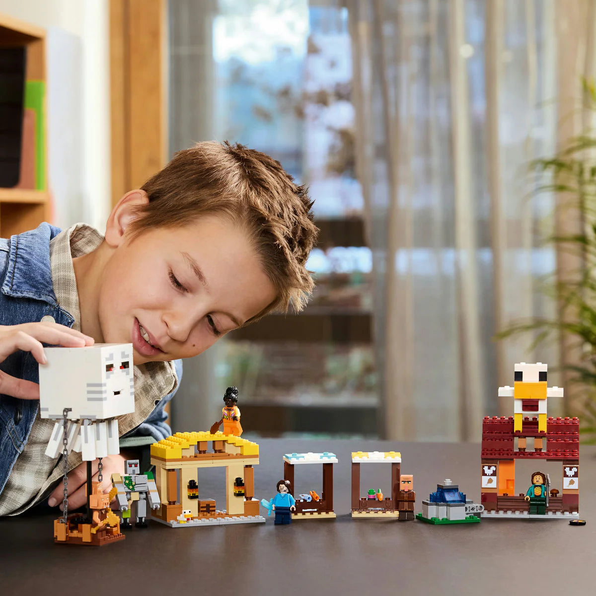 LEGO 21273 Нападението на огнения призрак-балон в селото