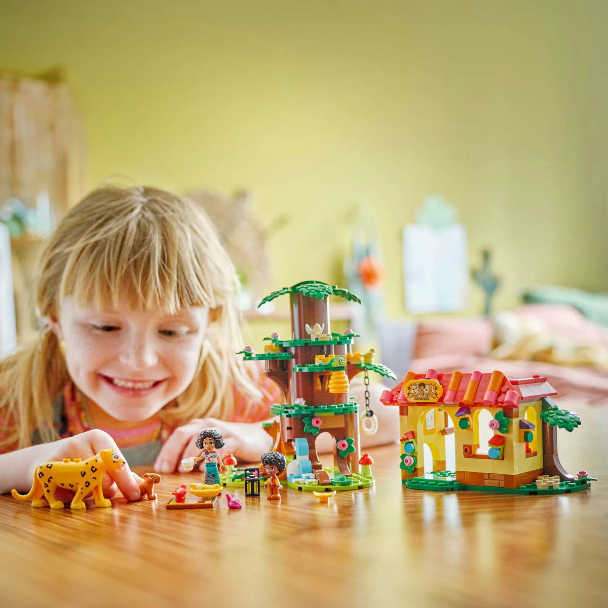 LEGO 43251 Убежището на Антонио
