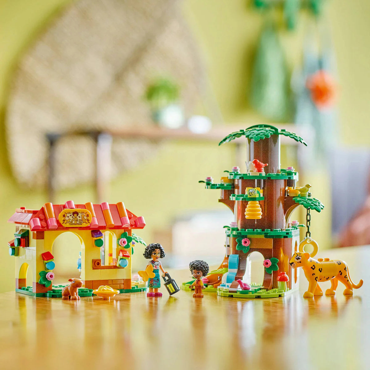 LEGO 43251 Убежището на Антонио