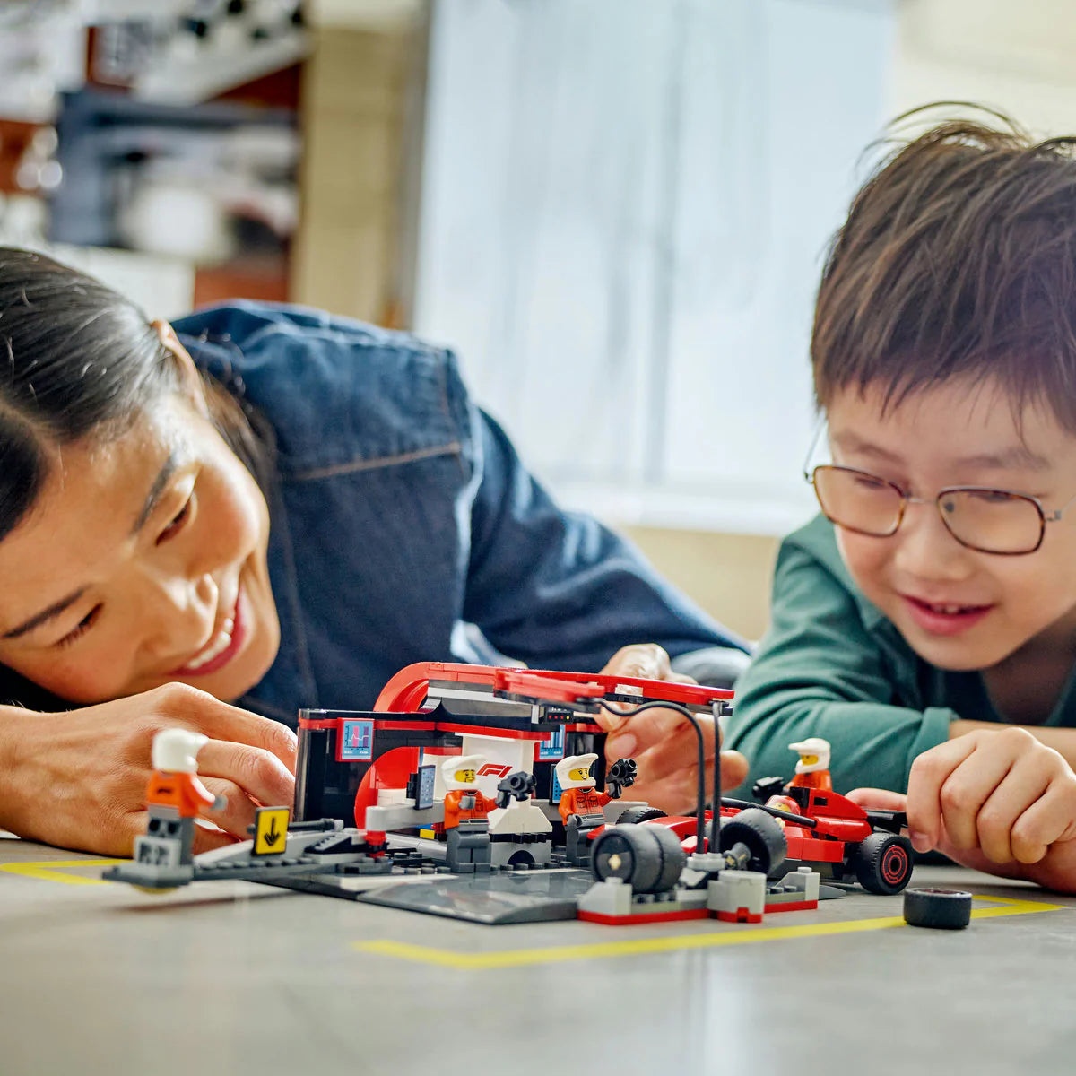 LEGO 60443 F1 Pit Stop с кола Ferrari