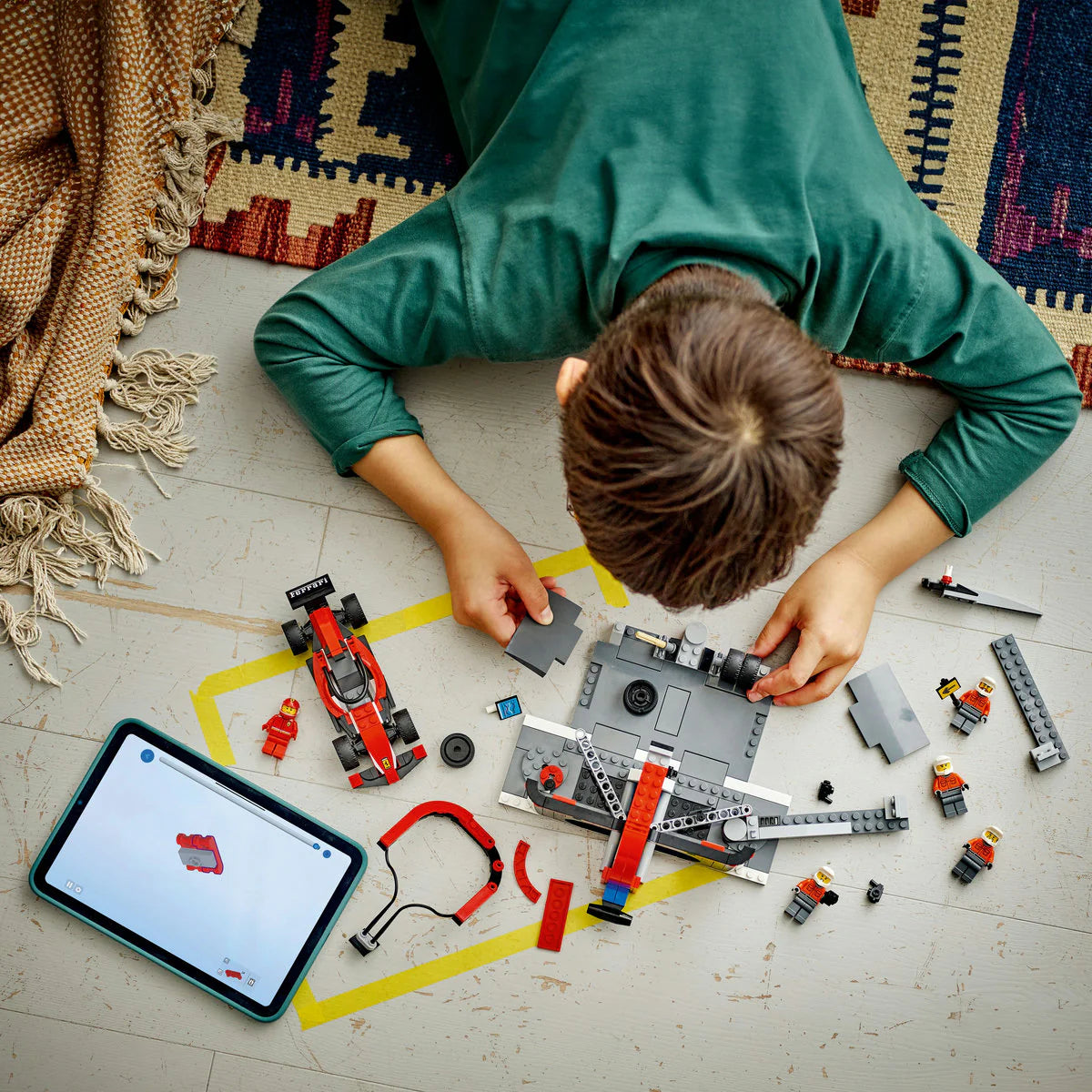 LEGO 60443 F1 Pit Stop с кола Ferrari