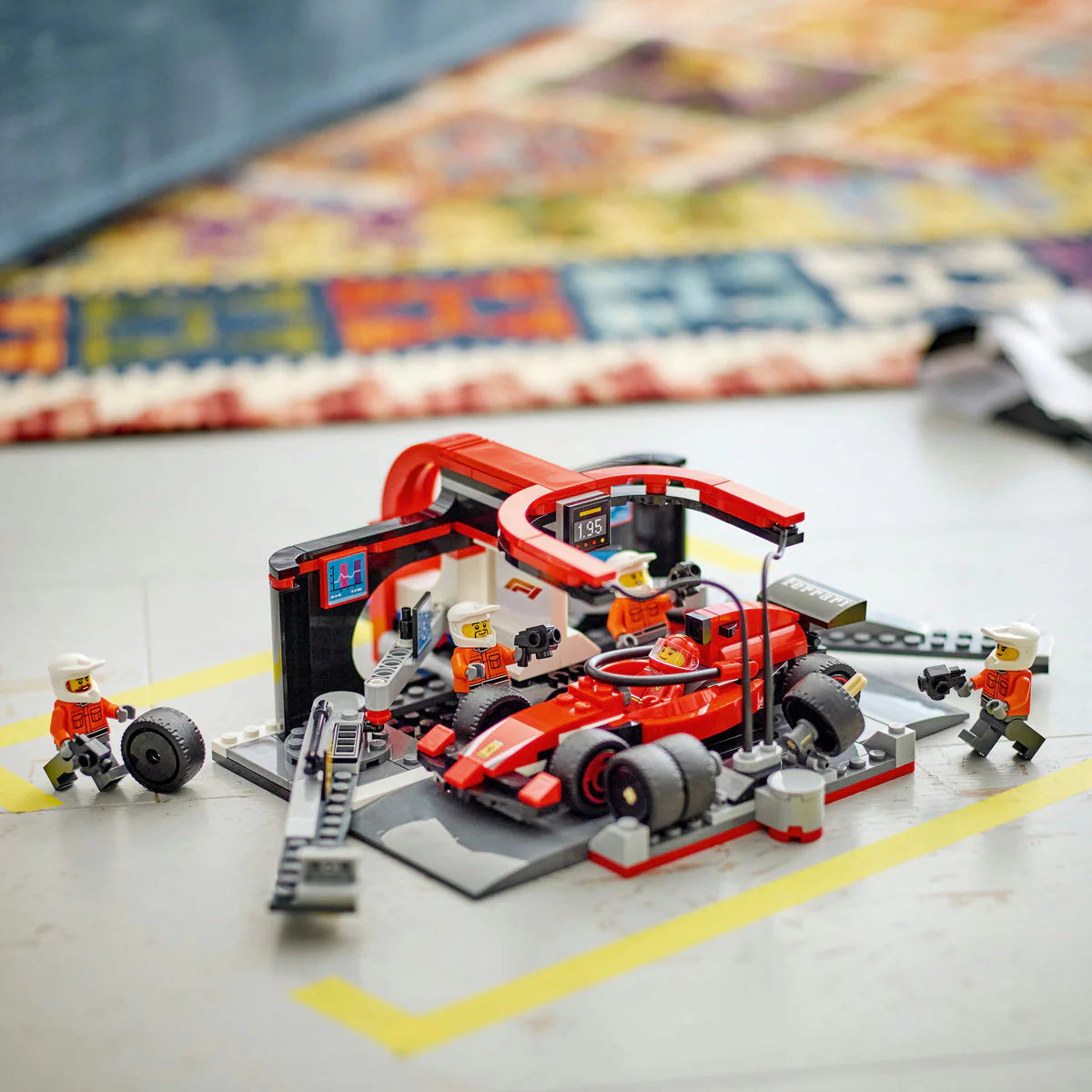 LEGO 60443 F1 Pit Stop с кола Ferrari