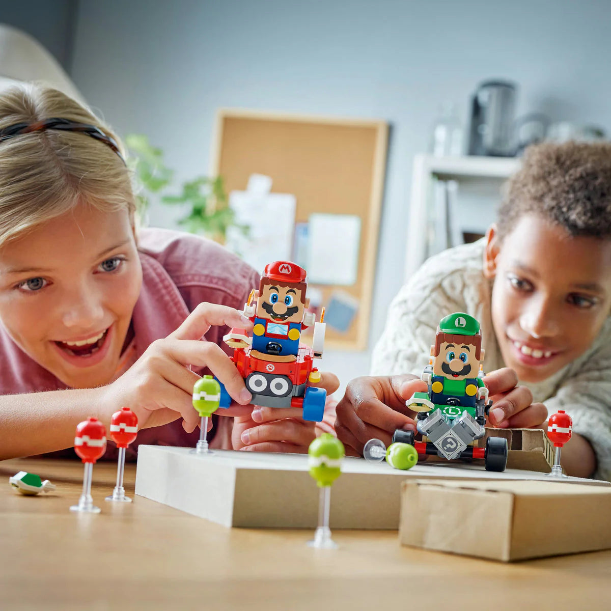 LEGO 72034 Mario Kart Baby Mario срещу Baby Luigi