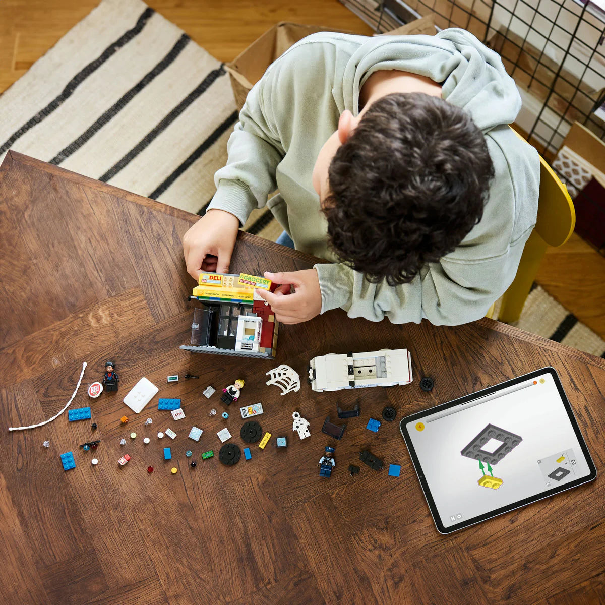 LEGO 76311 Майлс Моралес срещу Петното